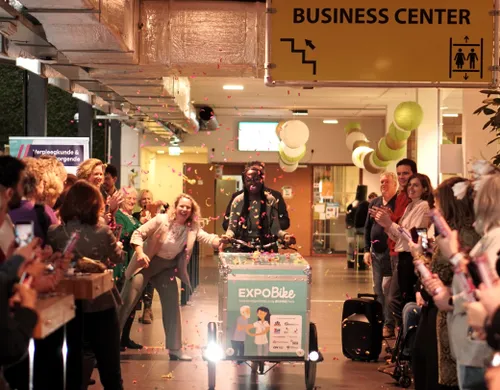 foto expobike lancering student op fiets 1