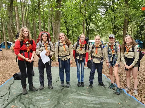 gidsen bij de start van de hike
