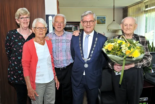 hr van kleef 100 jr 300dpi 00219289