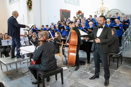 jubileum zoetermeers dameskoor met solist martijn sanders dirigent hans de wit en haags kamerorkest
