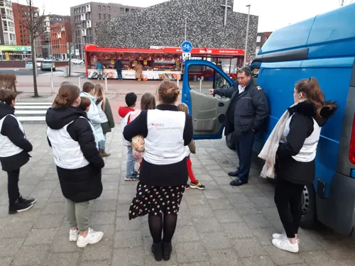kinderen piezo talentenacademie op bezoek bij de marktmeester fotograaf stichting piezo