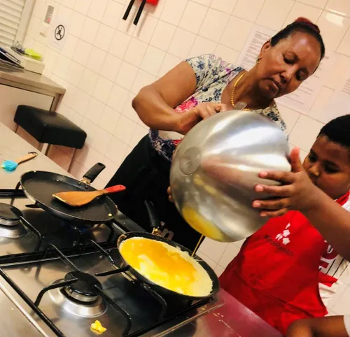 kinderen uit palenstein leren koken bij piezo en kinderresto foto stichting piezo