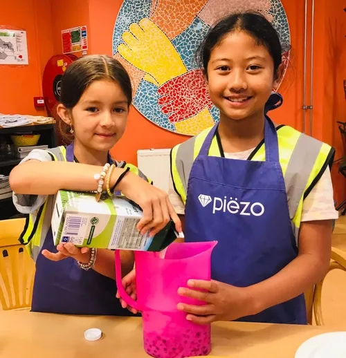 kinderen van bso de tjalk volgen diverse workshops bij piezo in de ambachtenwerkplaats fotograaf piezo