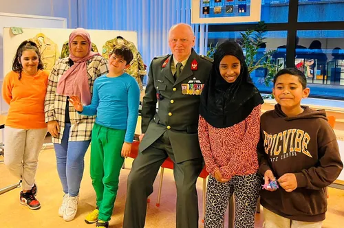 kinderen van de piezo talentenacademie meerzicht krijgen gastles van een veteraan foto stichting piezo