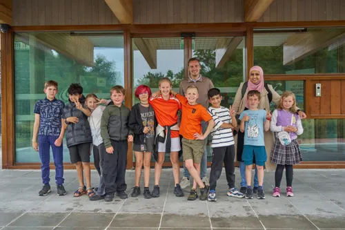 kinderen van de piezo talentenacademie op werkbezoek bij de watergeus fotograaf leon koppenol