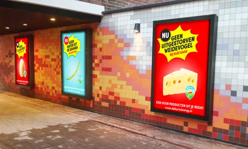 mockup a0 posters in straatbeeld de kortste weg campagne