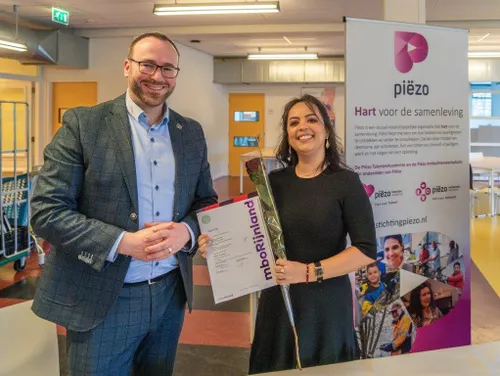 na twee jaar hard werken aan studie en stage ontvingen de deelnemers van piezo en mborijnland hun welverdiende mbo 2 diploma fotograaf jeroen stahlecker