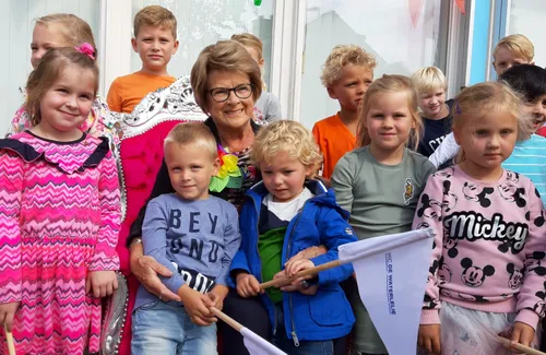 oma corrie met de leerlingen