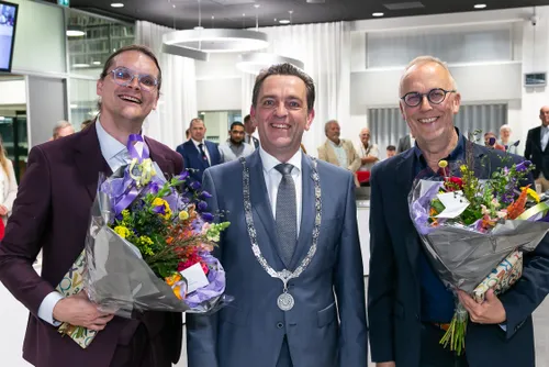raadsleden yuri nikerk l van burgemeester en fred van proosdij r geinstalleerd