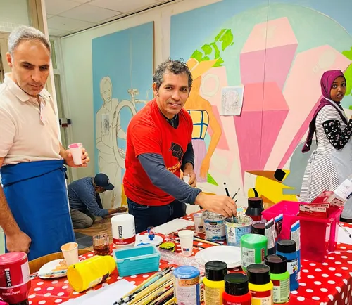 samenwerken aan een muurschildering over duurzaamheid 2 foto stichting piezo