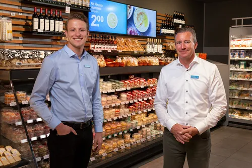 supermarktmanager rob arnoldus en assistent manager dylan van uffelen van ah de leyens