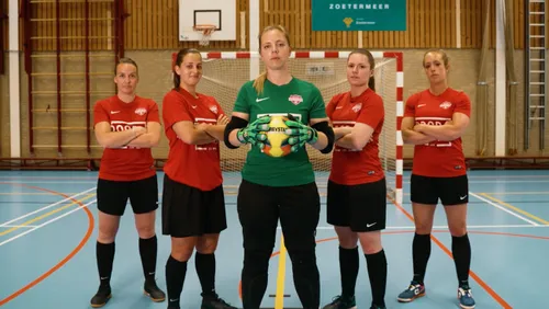 zaalvoetbalavond dames mazzelstars