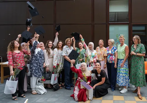 Foto 2 Blije deelnemers. Geslaagd voor hun mbo2-opleiding Helpende Zorg en Welzijn - fotograaf Hans Heemskerk