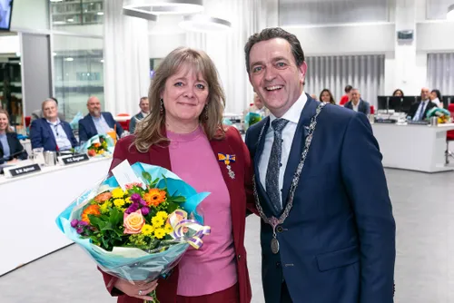 Margot Kraneveldt en burgemeester Michel Bezuijen 30 maart 2026