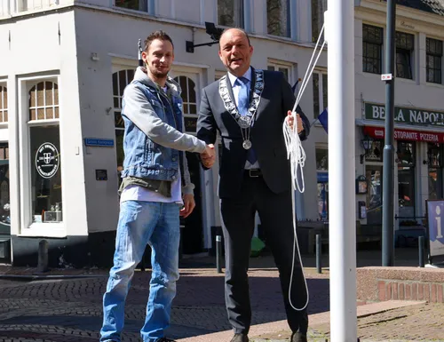 peter snijders hijst vlag