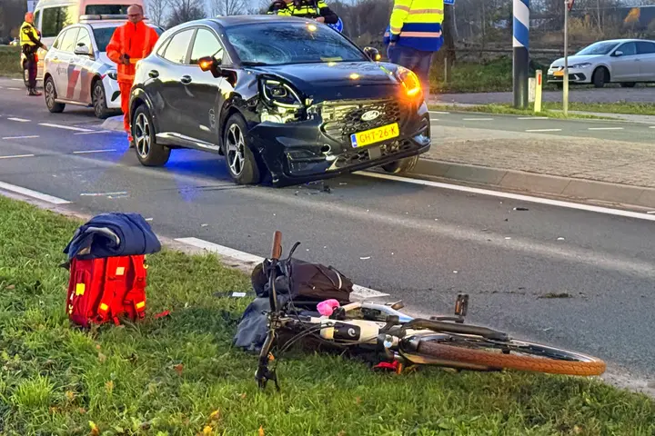 Fietsster zwaargewond bij botsing met auto in Veghel1