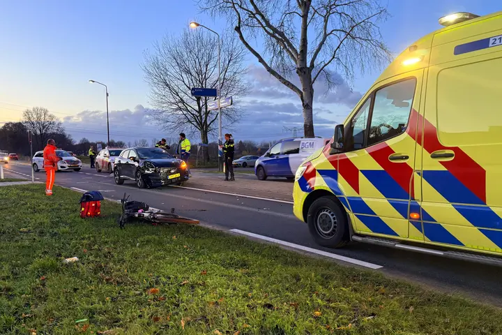 Fietsster zwaargewond bij botsing met auto in Veghel1