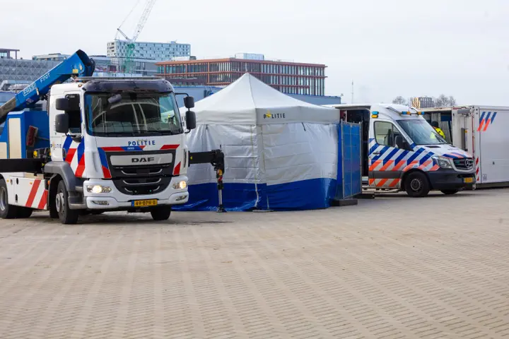 Overleden persoon gevonden in het water in Amsterdam1