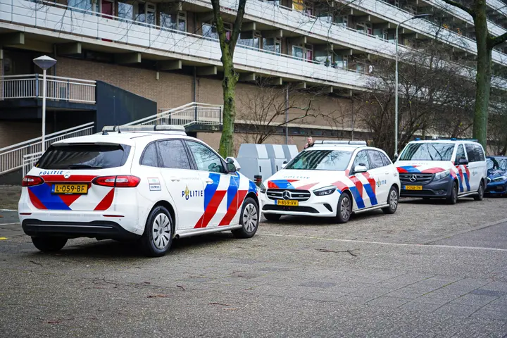 Overleden persoon onder flatgebouw aangetroffen in Zoetermeer
