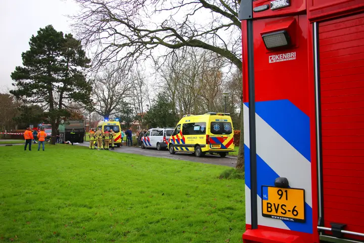 Persoon onder vrachtwagen in Noordwijk1