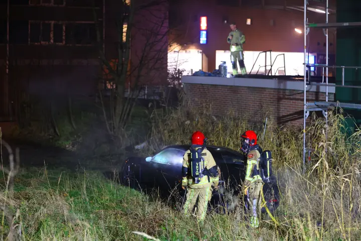 Porsche Taycan in brand gestoken