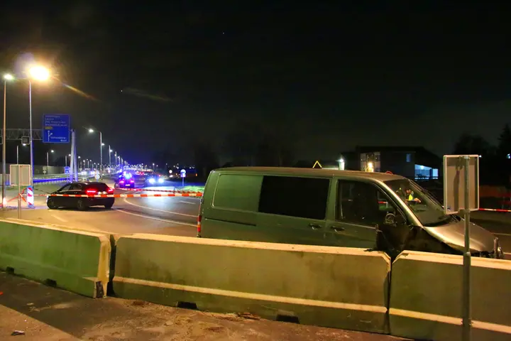 Bestelbus schept fietser Katwijk