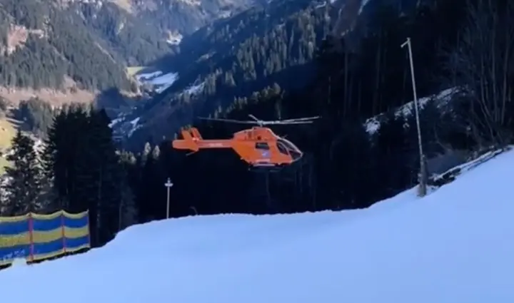 helikopter op skiberg