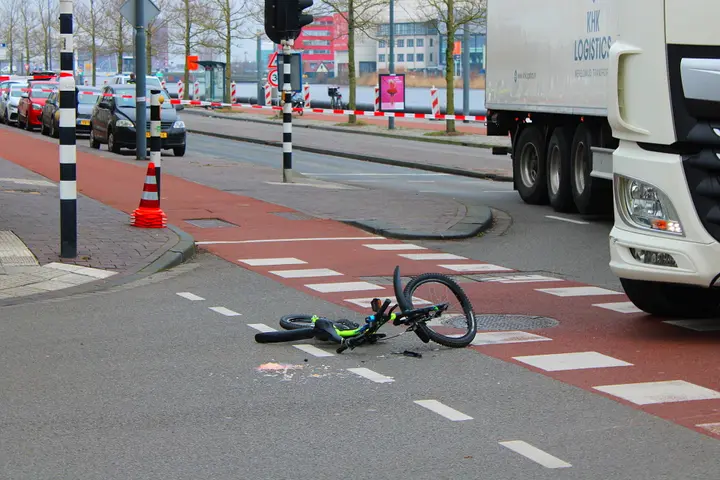 Kind aangereden vrachtwagen Haarlem