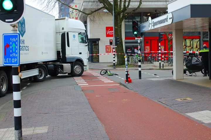 Kind aangereden vrachtwagen Haarlem