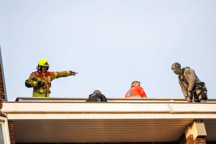 man van dak in rotterdam5