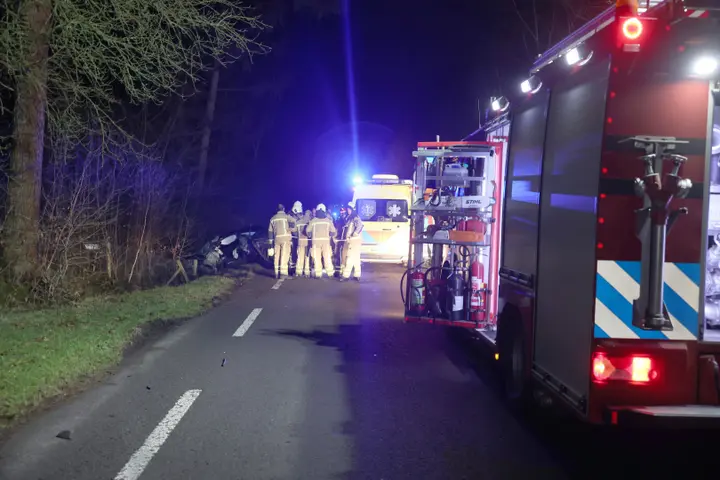 Ongeval trekker auto Drouwen
