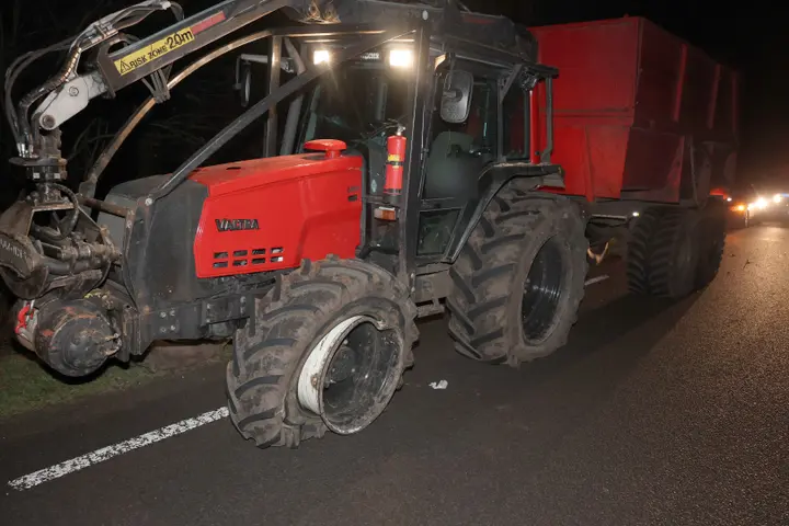Ongeval trekker auto Drouwen