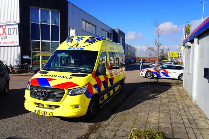 Auto met kind te water Leiderdorp