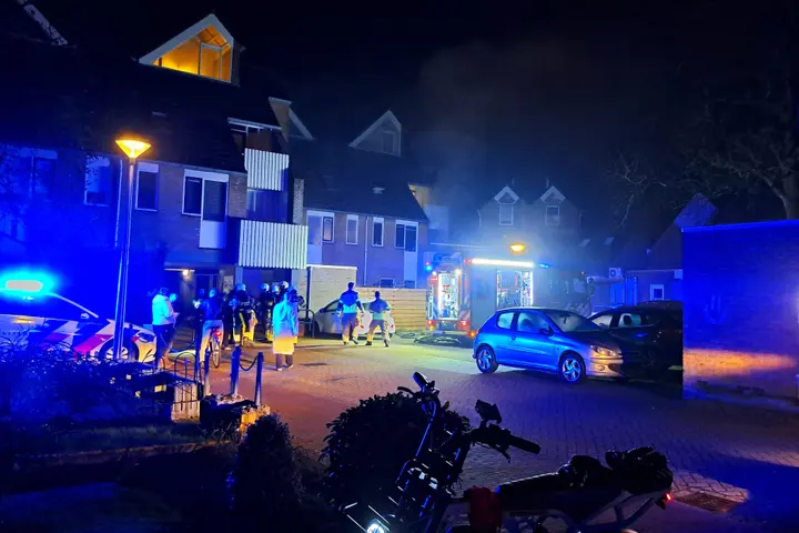 Persoon uit damraam gered van brand