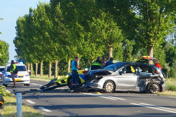 Ambulance crasht Kerkwerve