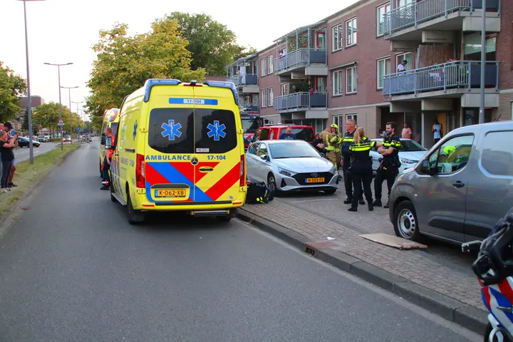 Auto in gevel Rotterdam