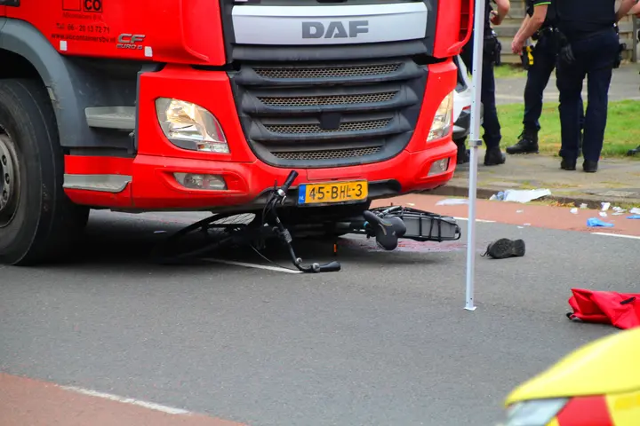 Ongeval fietser vrachtwagen de aan de lek