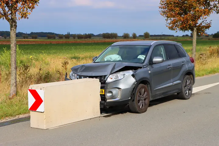 Botst op betonblok Zierikzee1