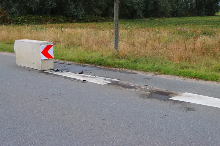 Botst op betonblok Zierikzee1