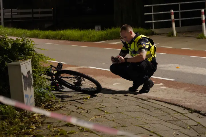 Politie rijdt fietser aan