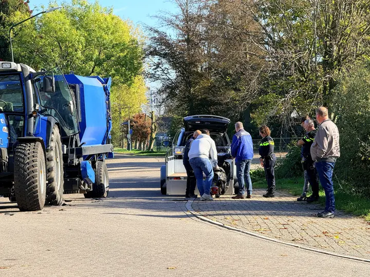 Scooterrijder gewond bij aanrijding met tractor in Veghel