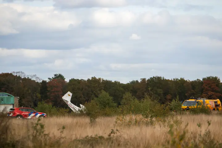 Vliegtuig op de kop bij landing