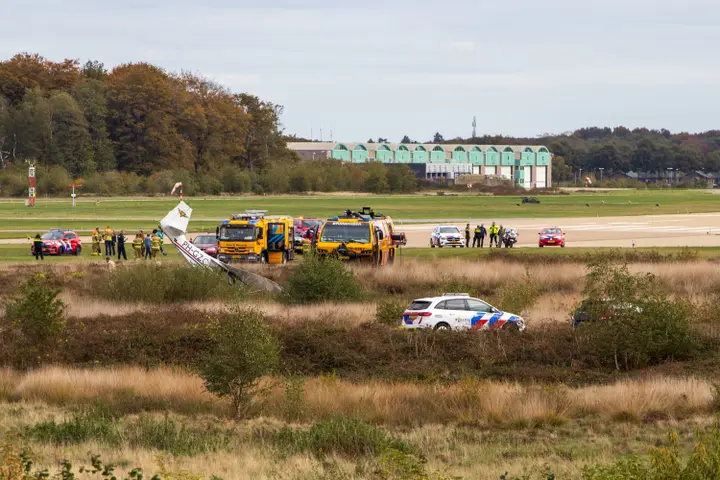 Vliegtuig op de kop bij landing