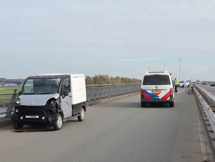 Wielrenner zwaargewond Almere