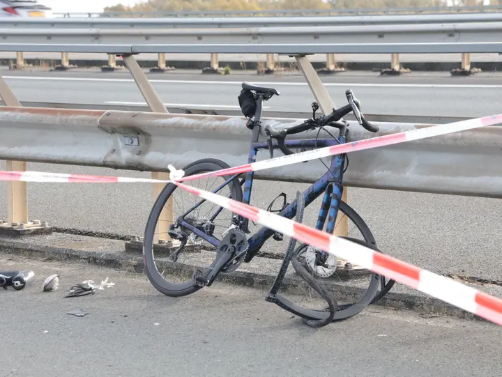 Wielrenner zwaargewond Almere