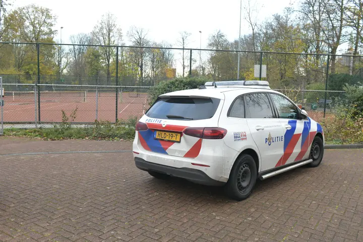 Lichaam gevonden tennisbaan Alphen aan den Rijn