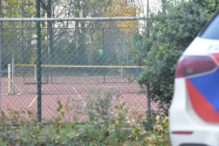 Lichaam gevonden tennisbaan Alphen aan den Rijn
