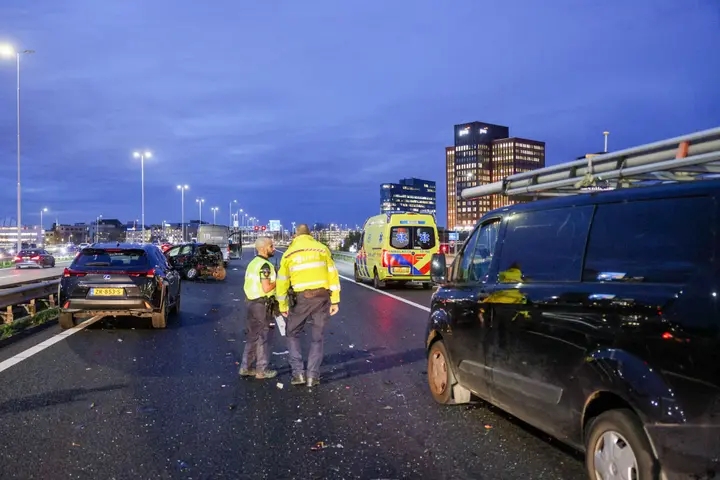 Oude vrouw gewond kettingbotsing rotterdam