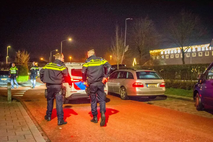 auto botst tegen lantaarnpaal in zaltbommel2