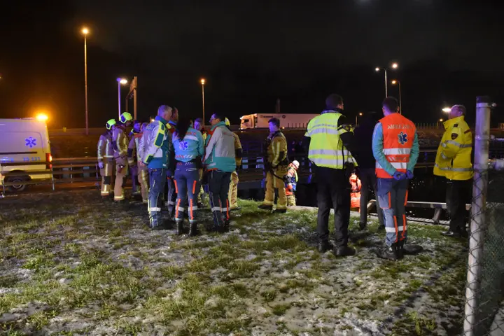 Personenauto te water 's-Gravenzande1